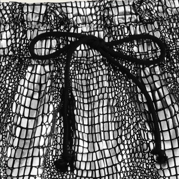 Paperbag Waist Knotted Crocodile Embossed Shorts - Picture 5 of 5